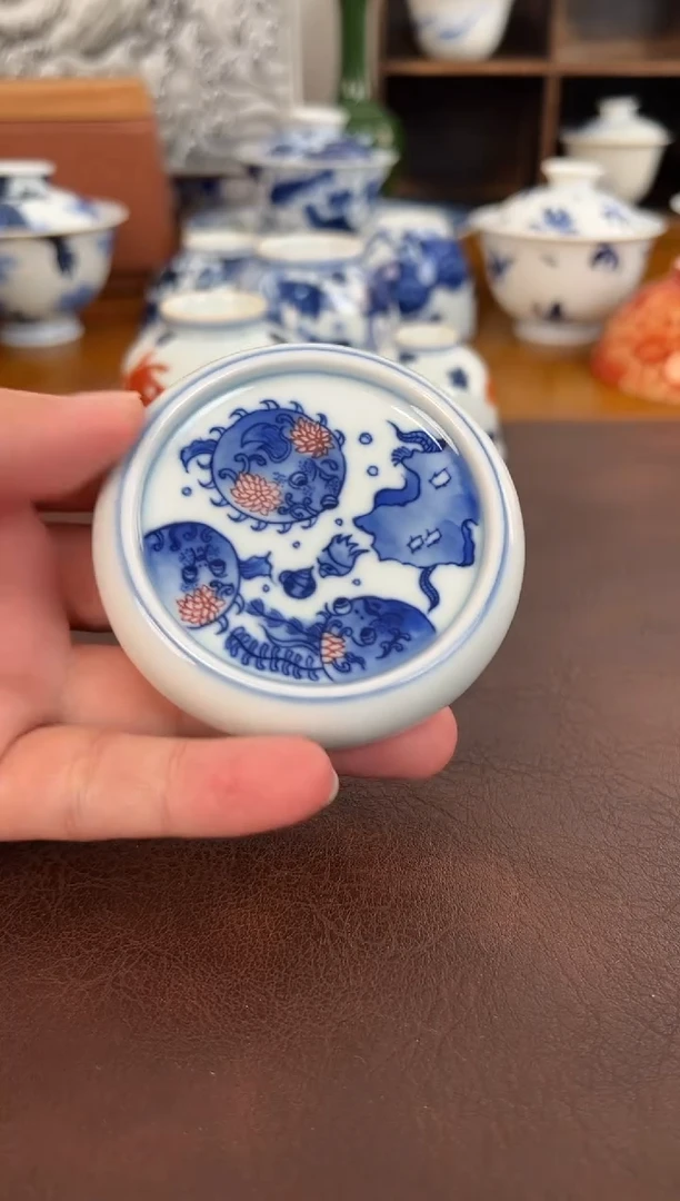 照夜白青花釉下红河豚盖置