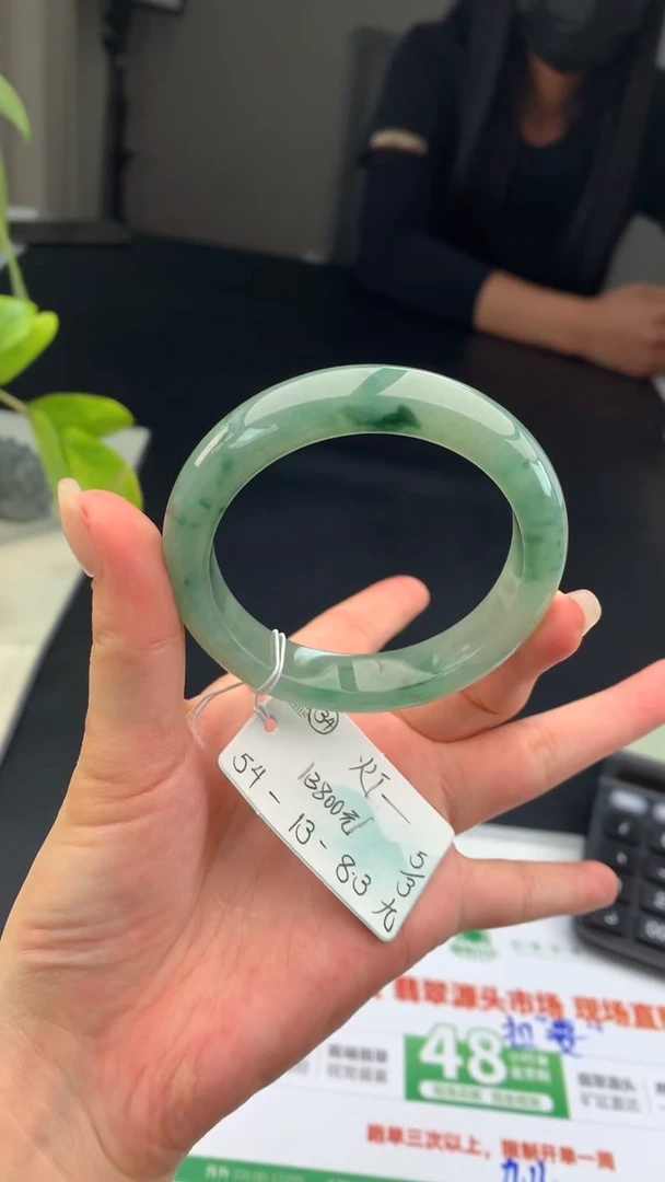 【闪购商品】翡翠手镯未镶嵌女神节#送礼#，下单联系客服核对地址~