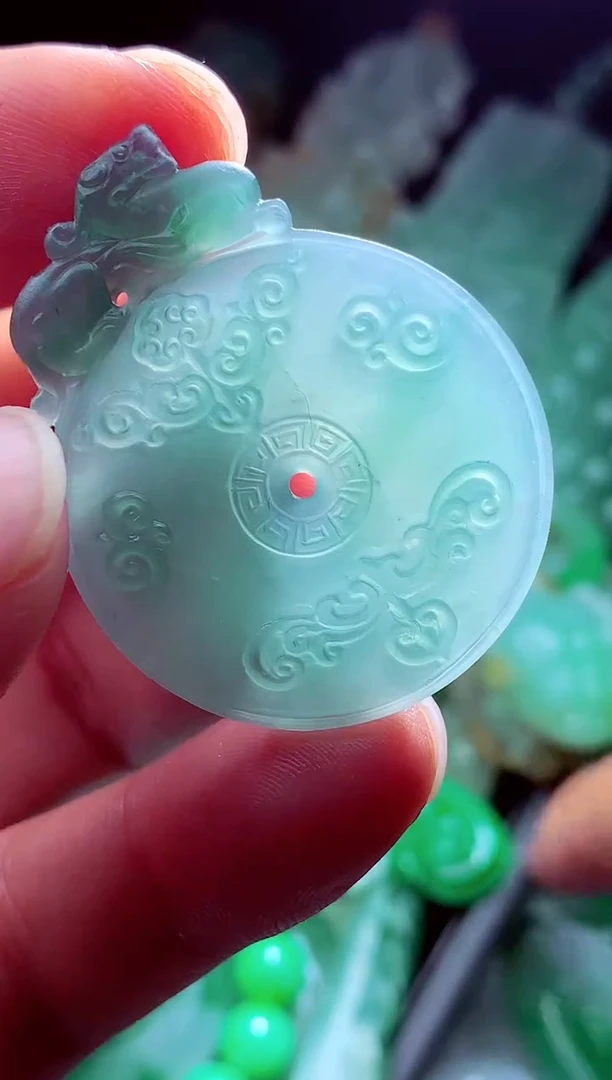 未镶嵌定制翡翠雨***?翡翠毛货定制