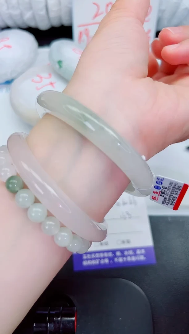石英质玉手镯未镶嵌6-65