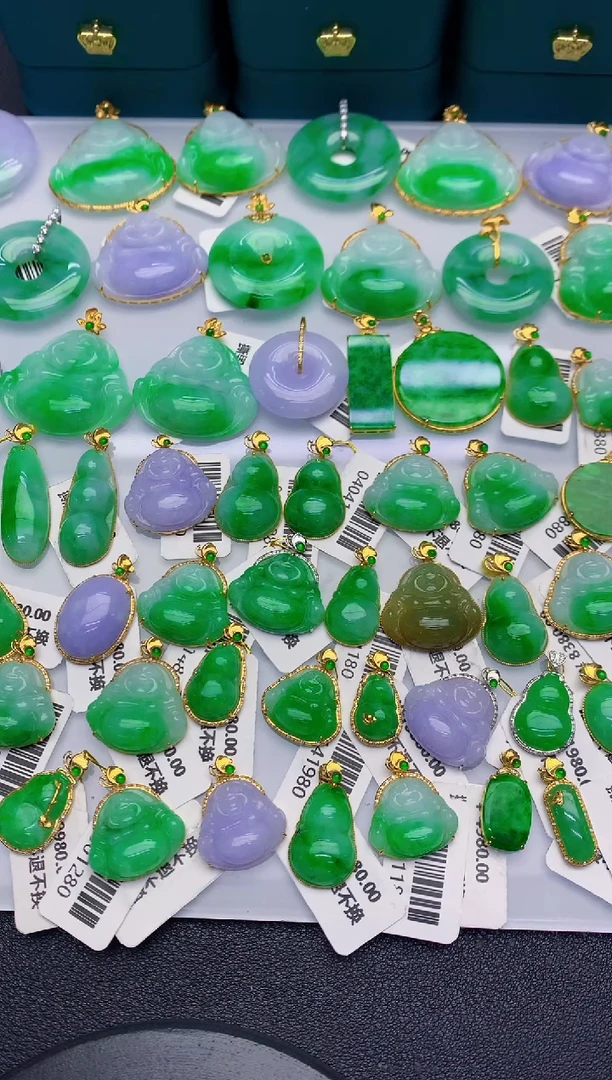 颈饰18K金镶嵌翡翠缅甸天然翡翠A货