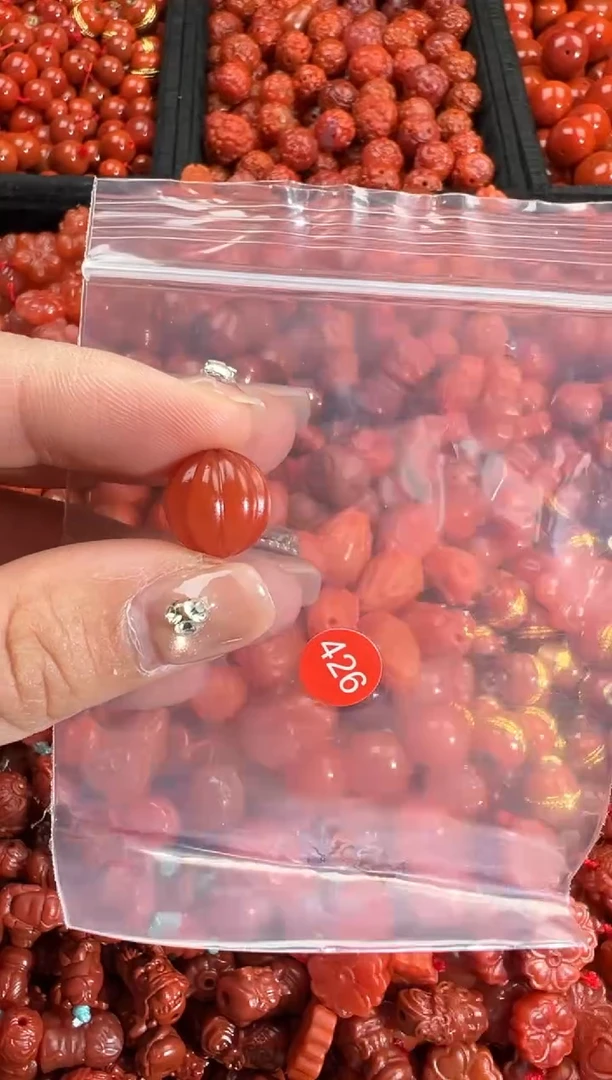 南红玛瑙未镶嵌颈饰1