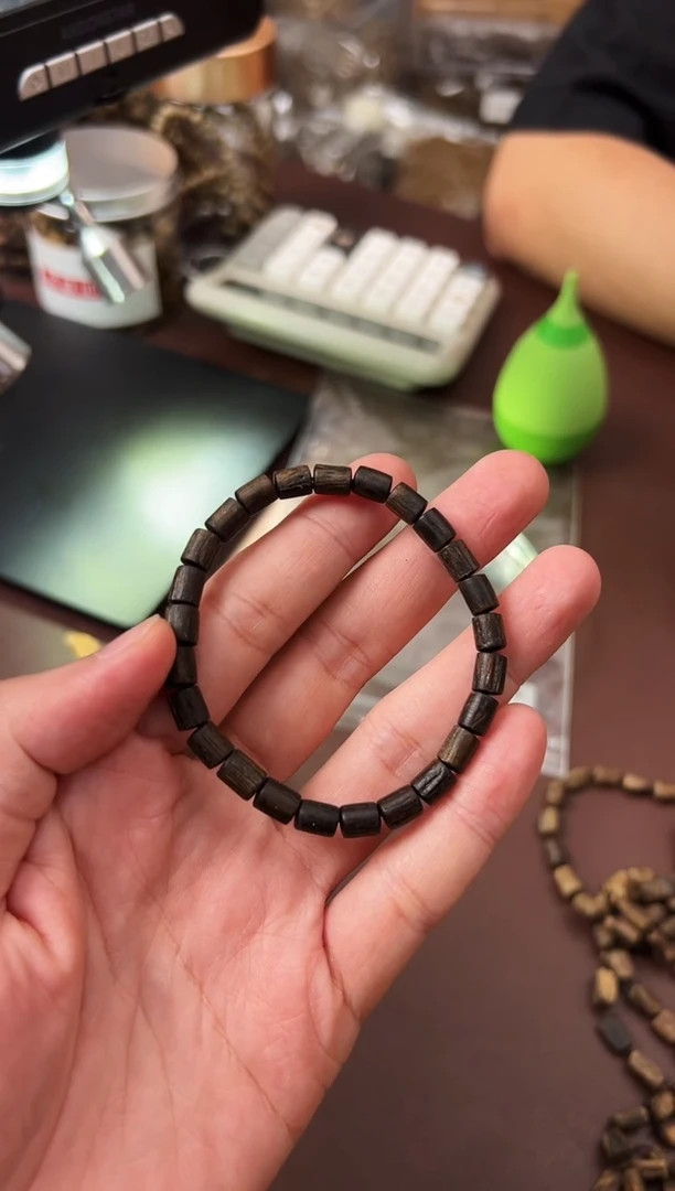 手串沉香l****财34文莱小黑棍5.4克 多样性发其一