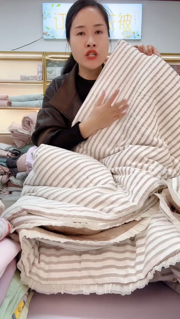棉多功能春秋被  咖条纹