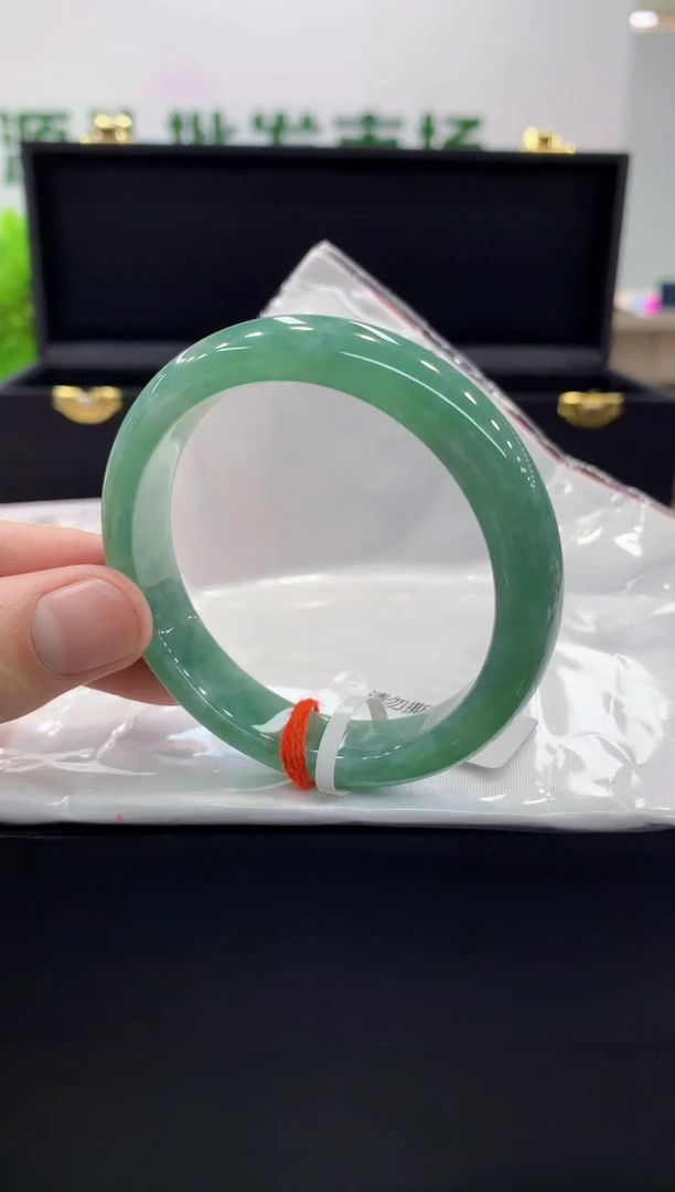 翡翠手镯未镶嵌手镯