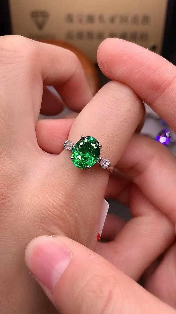 银S925镶嵌戒指绿色碧玺.........