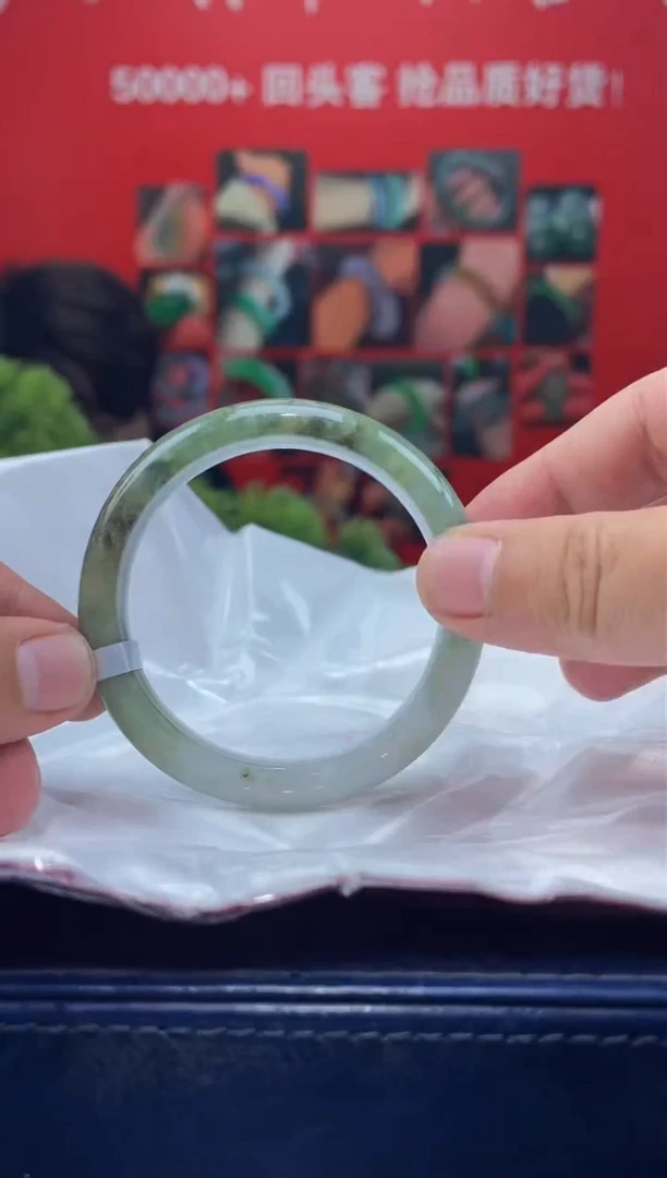 翡翠手镯未镶嵌手镯2