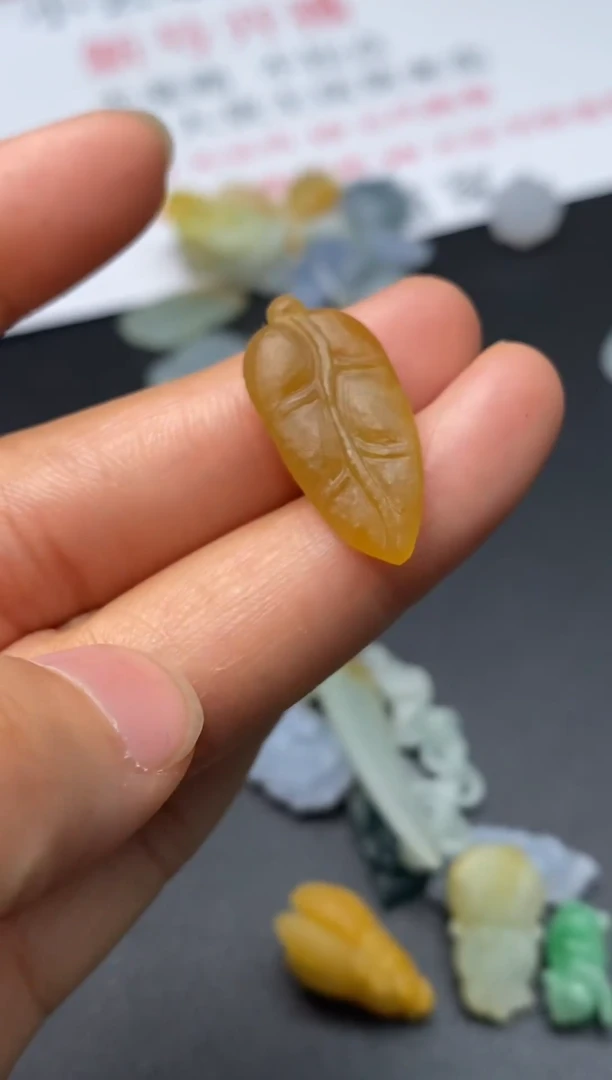 定制翡翠未镶嵌翡翠毛货~