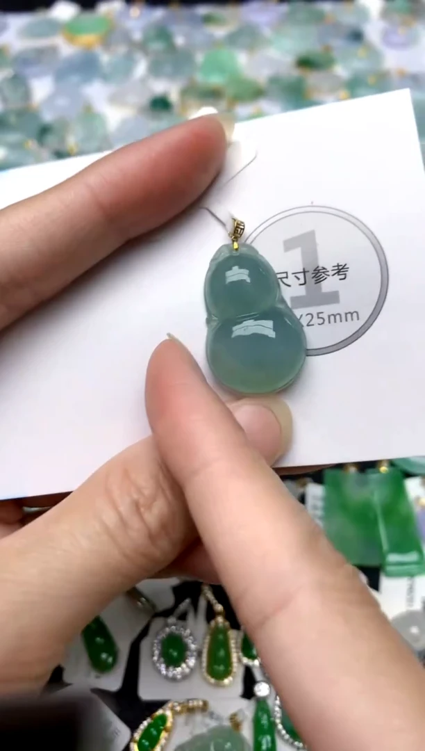 颈饰18K金镶嵌翡翠天然A货翡翠