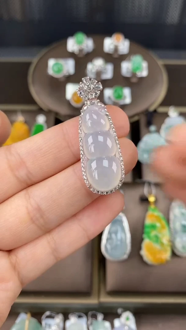 【闪购商品】翡翠吊坠(不含链)18K金镶嵌翡翠包镶福豆