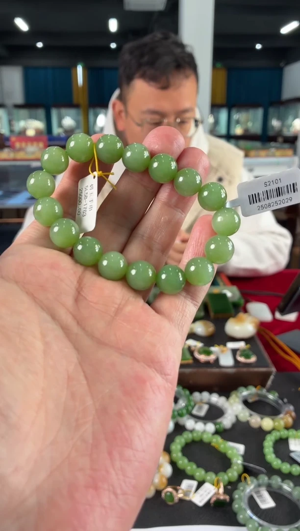 颈饰未镶嵌和田玉手串