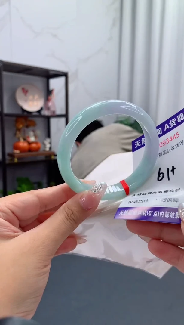 未镶嵌手镯翡翠有纹，完美者勿拍