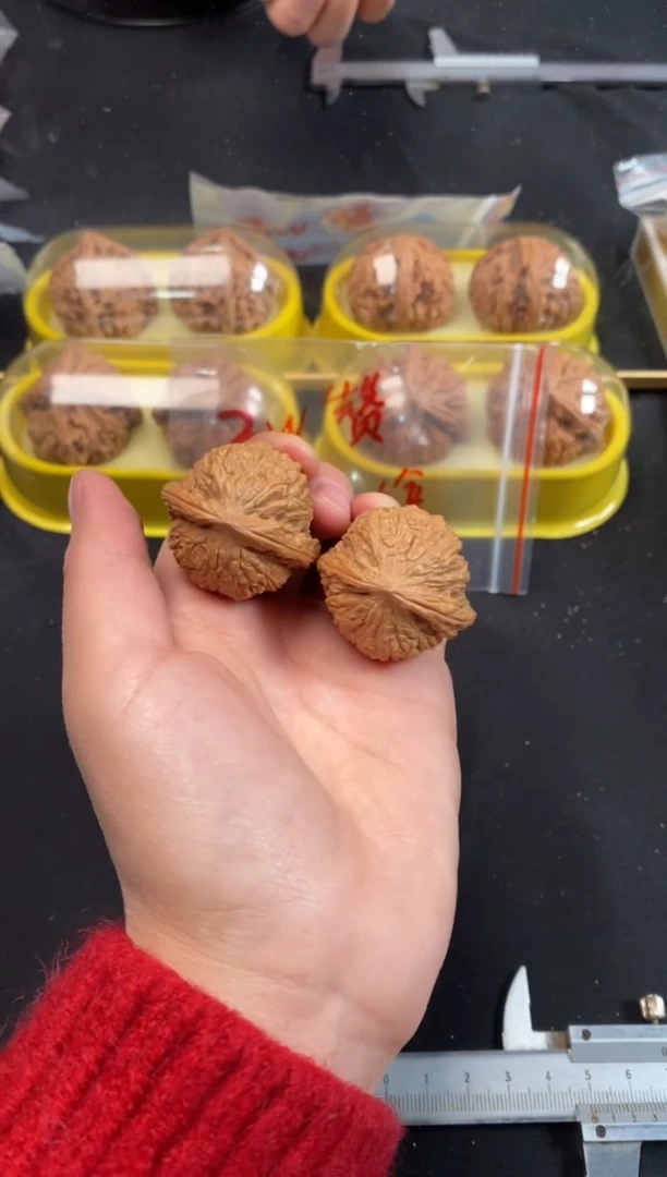 把件文玩核桃红宝石34尺Z675