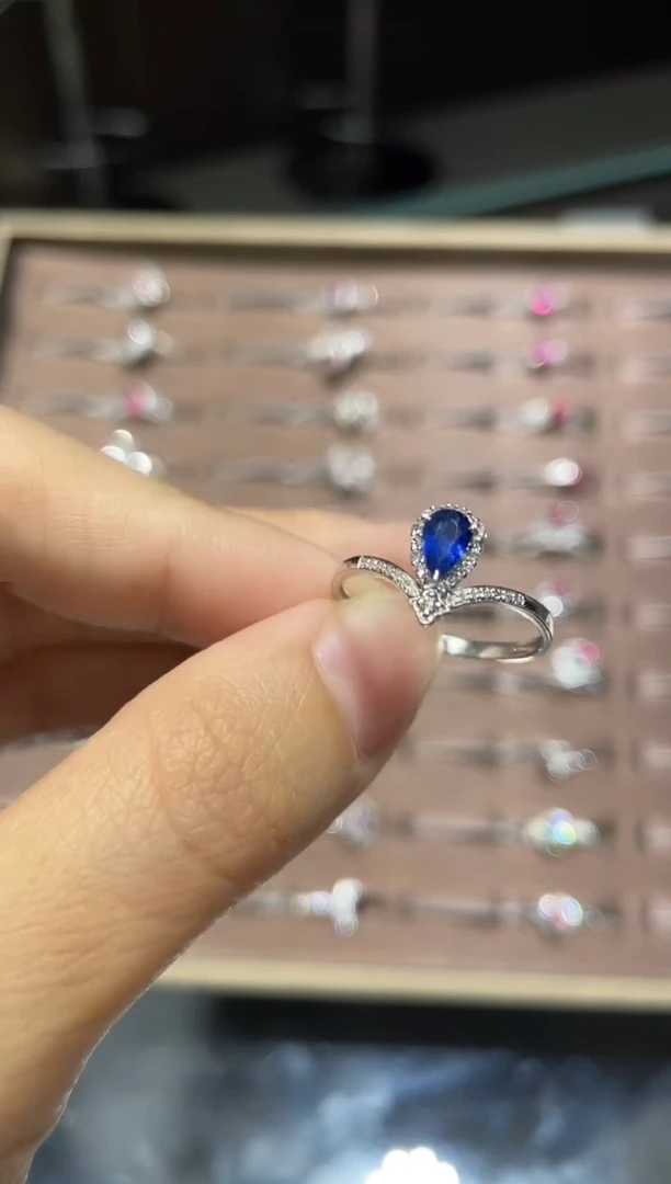 戒指蓝宝石18K金镶嵌1