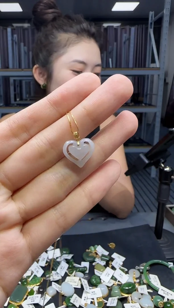 和田玉18K金镶嵌挂件 不含链