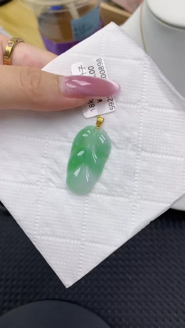 翡翠18K金镶嵌颈饰1111111111