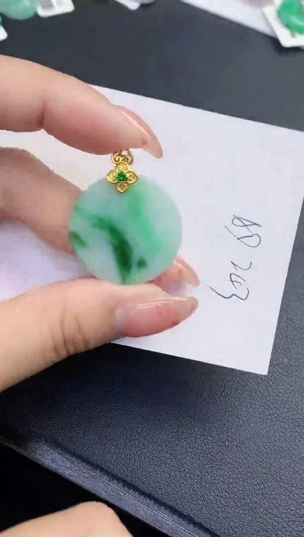 翡翠未镶嵌颈饰缅甸天然翡翠A货