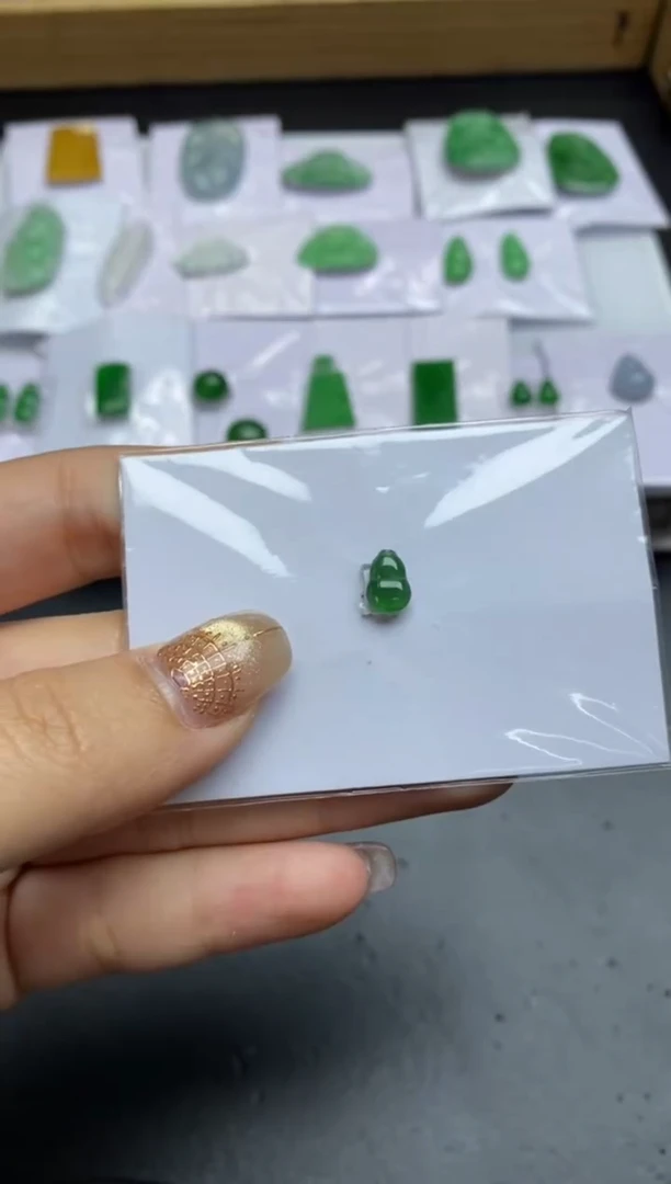 【闪购商品】定制翡翠未镶嵌翡翠毛货~