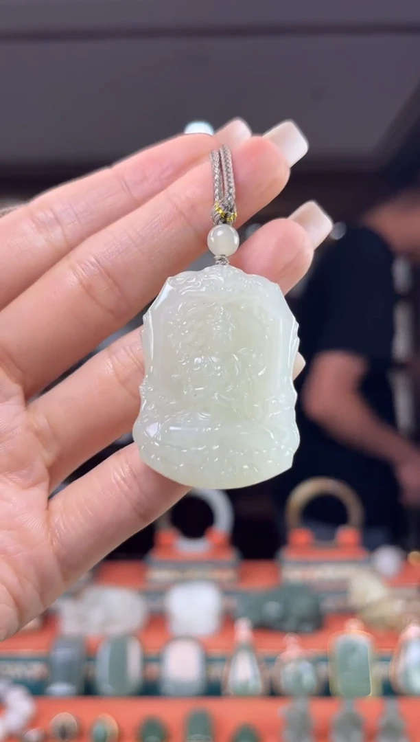 颈饰未镶嵌和田玉佩佩