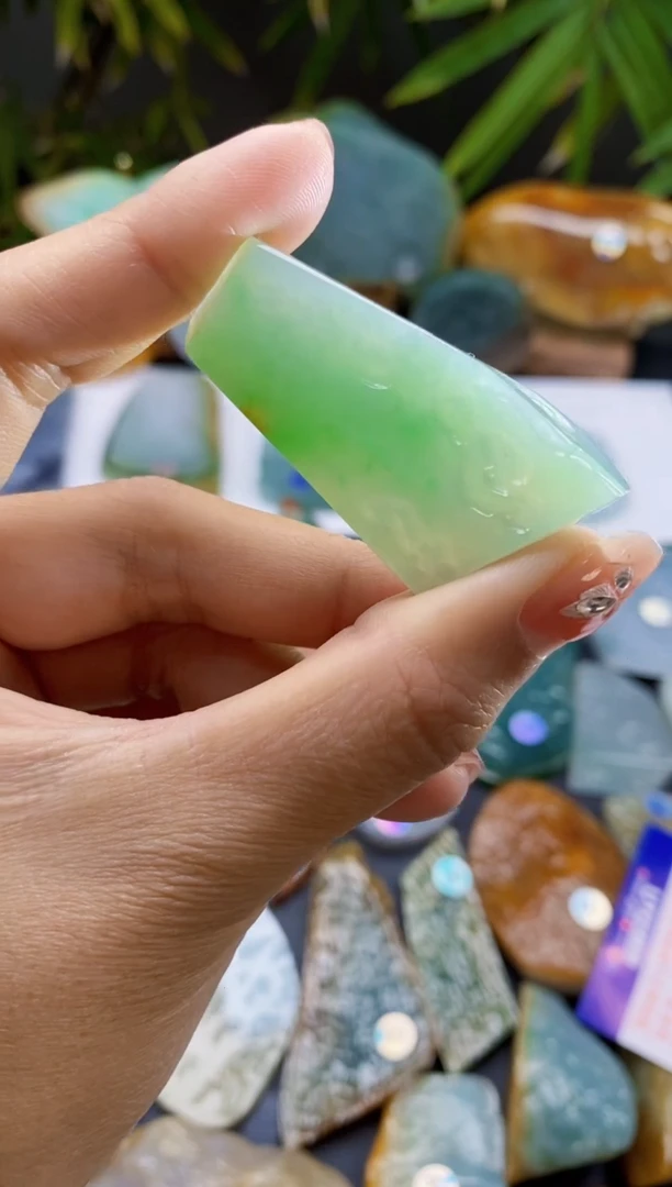 【闪购商品】定制翡翠未镶嵌翡翠