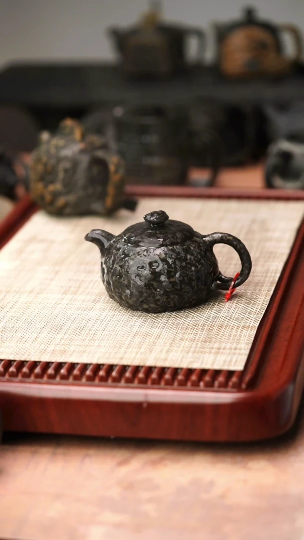 归玉堂冰碛岩重工雕刻豹纹透光供春壶200cc