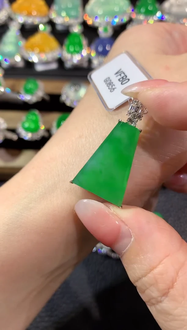 吊坠(不含链)18K金镶嵌翡翠C65