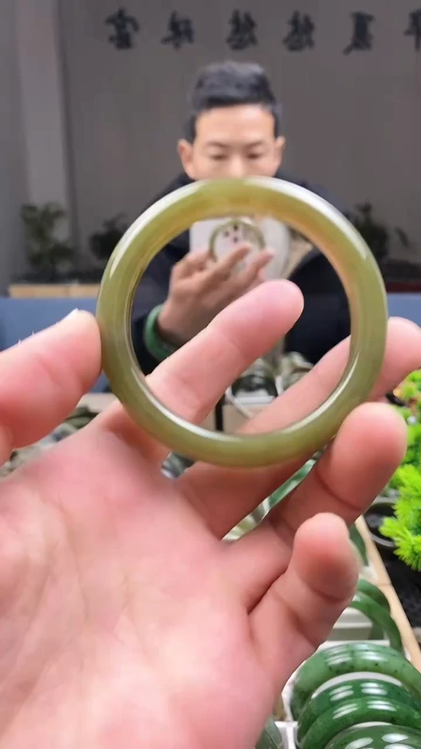 【闪购商品】和田玉手镯未镶嵌54