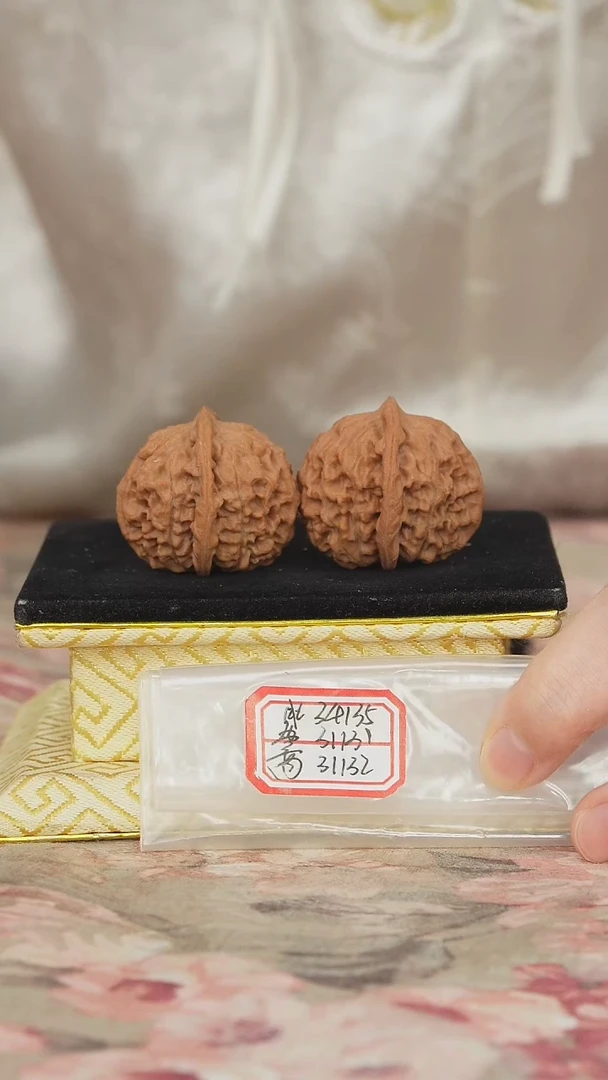文玩核桃把件非嫁接元宝