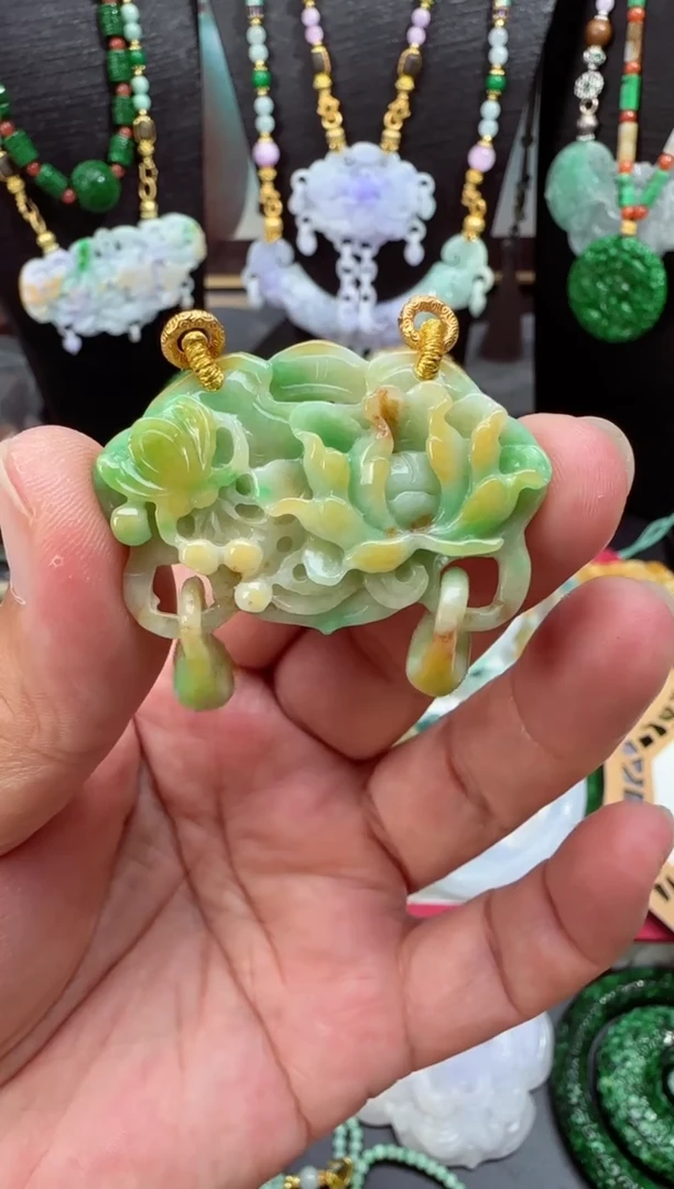颈饰未镶嵌翡翠吊坠
