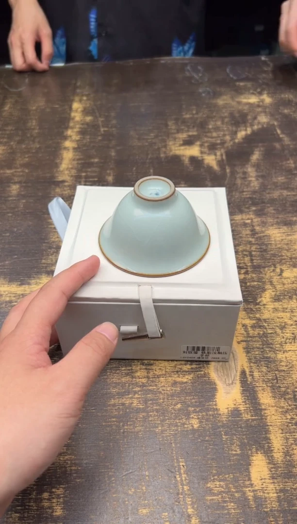 （预售）刘钦莹铁胎汝釉压手杯