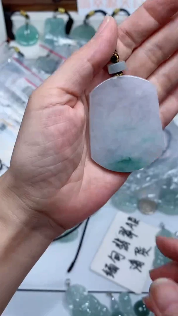 颈饰未镶嵌翡翠吊坠