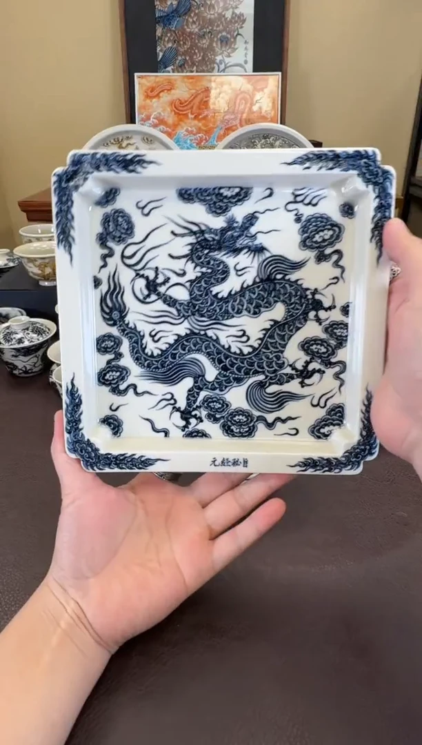 二号釉1351龙纹方壶承