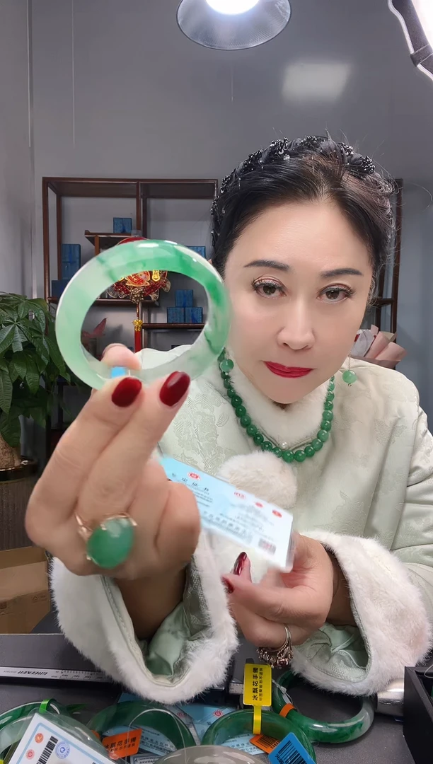 【闪购商品】石英质玉手镯未镶嵌1