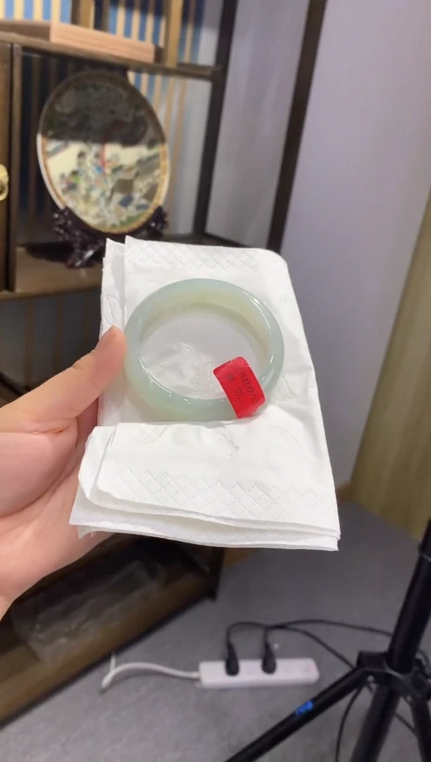【闪购商品】翡翠手镯未镶嵌多人06936