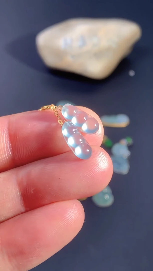 颈饰18K金镶嵌翡翠