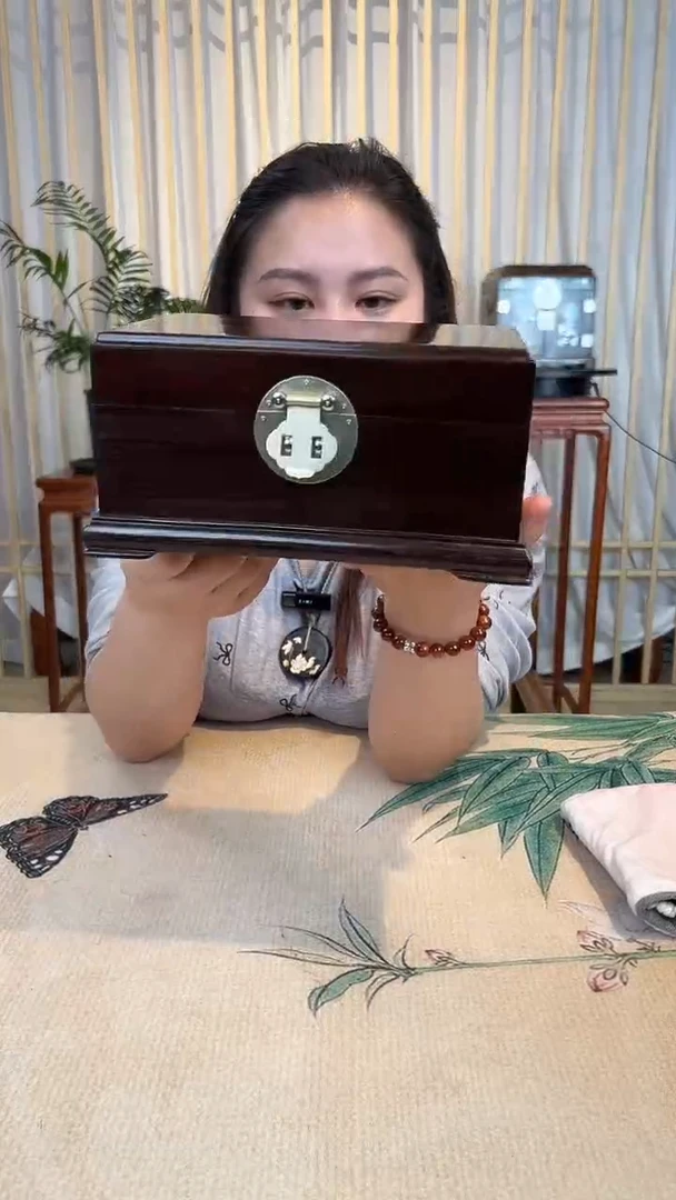 红酸枝木类成套家具大红酸枝 活内衬锦盒22*14.5*11