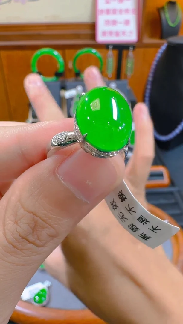 18K金镶嵌戒指翡翠毛*雨天然A货翡翠