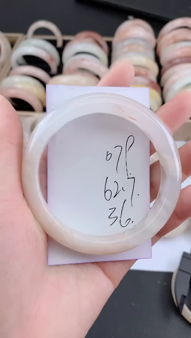 未镶嵌手镯石英质玉079