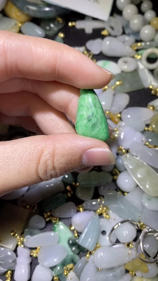 【闪购商品】翡翠颈饰未镶嵌/10000047