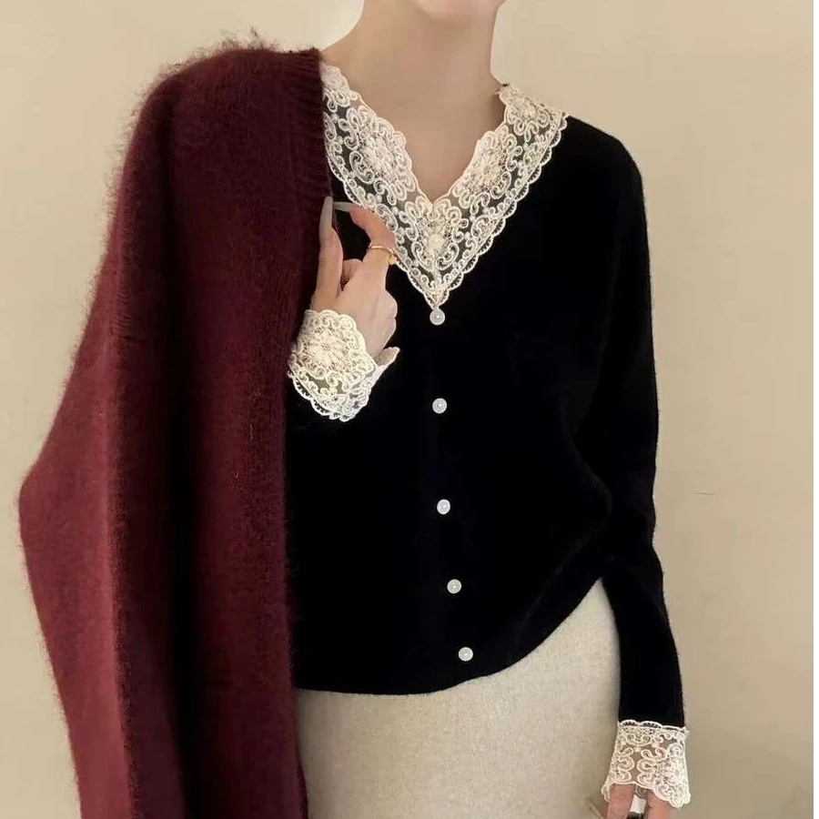 3009白蕾丝V领时尚毛衣