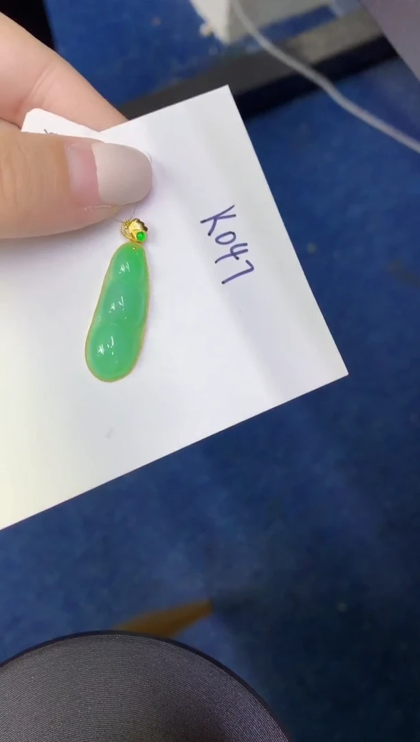 颈饰18K金镶嵌翡翠缅甸天然翡翠A货