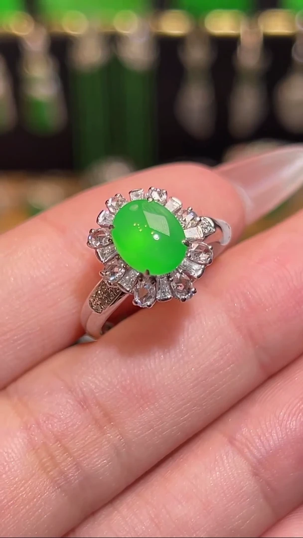 18K金镶嵌挂件翡翠吊坠