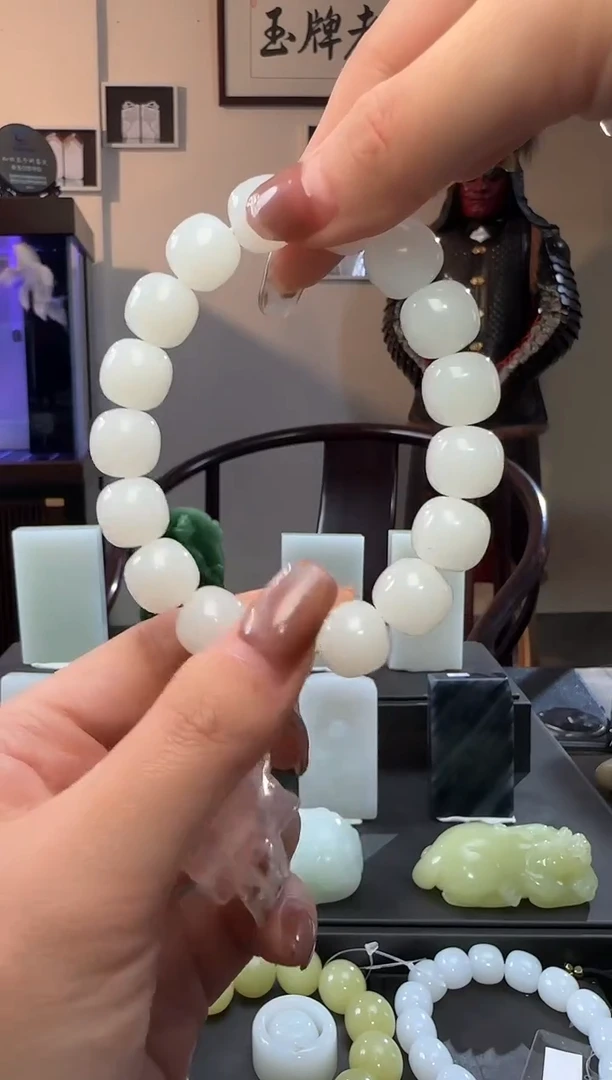 颈饰未镶嵌和田玉白玉老型手串