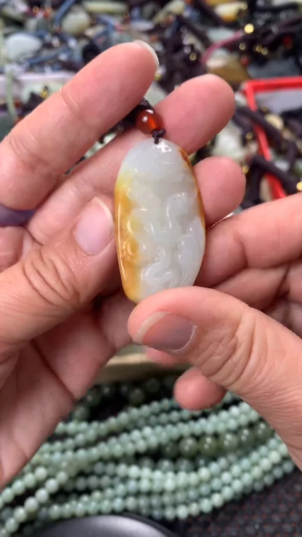 【闪购商品】和田玉颈饰未镶嵌多样性发货没有证书拍一发一有瑕