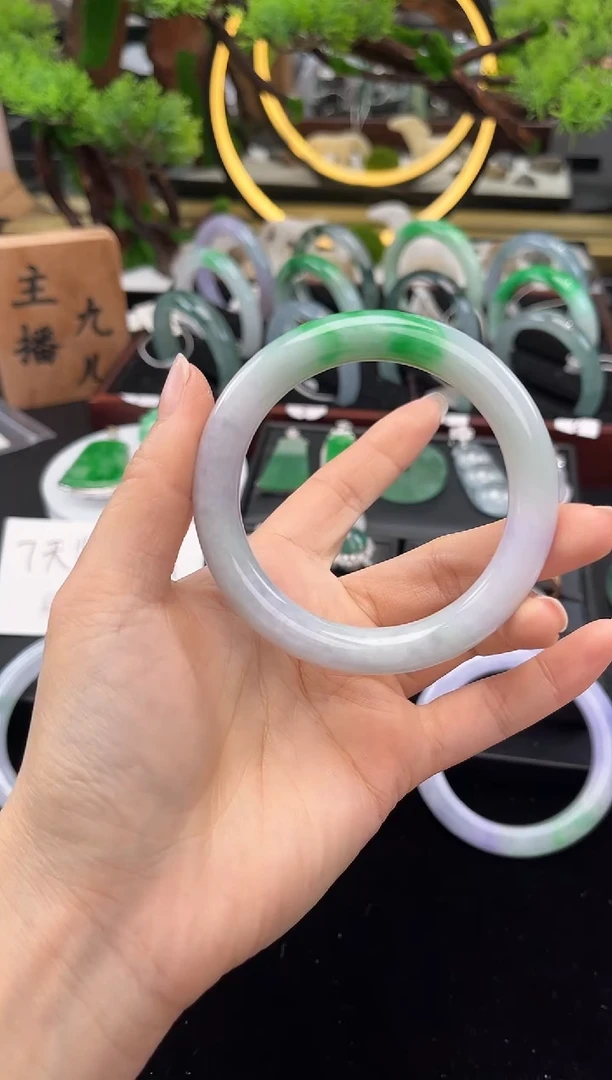 未镶嵌手镯翡翠手镯