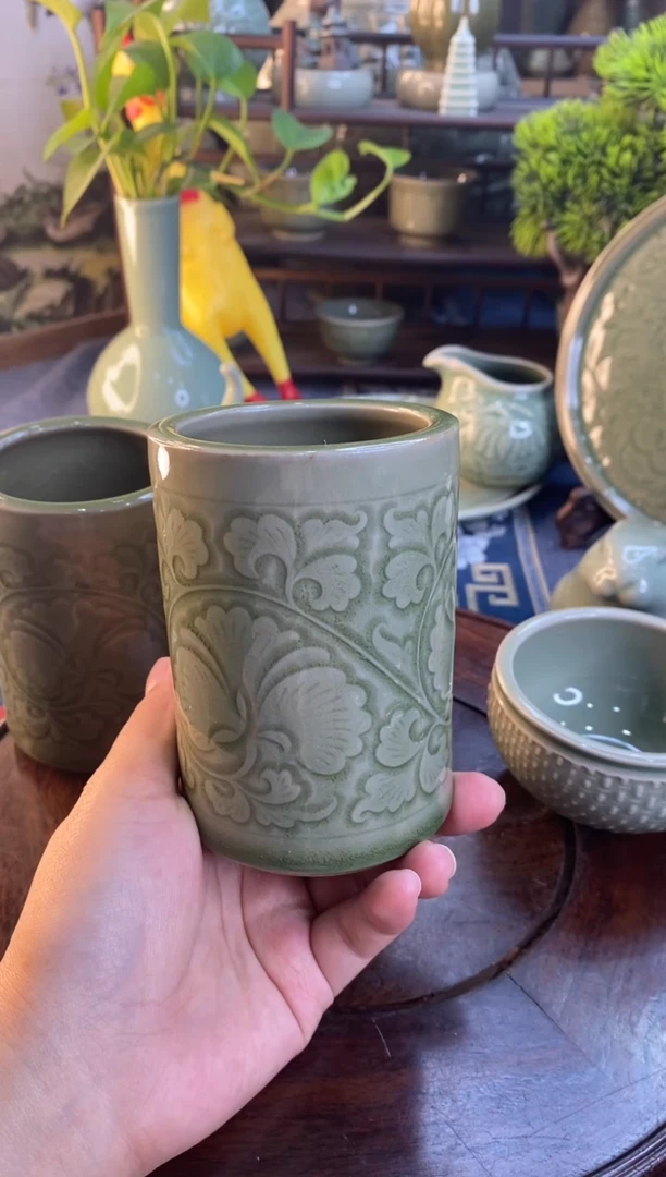 特价TS023片儿白微瑕牡丹纹笔筒