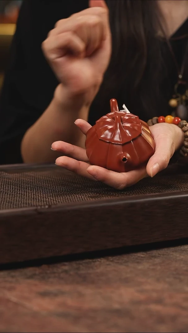 宜兴紫砂朱泥筋纹石瓢