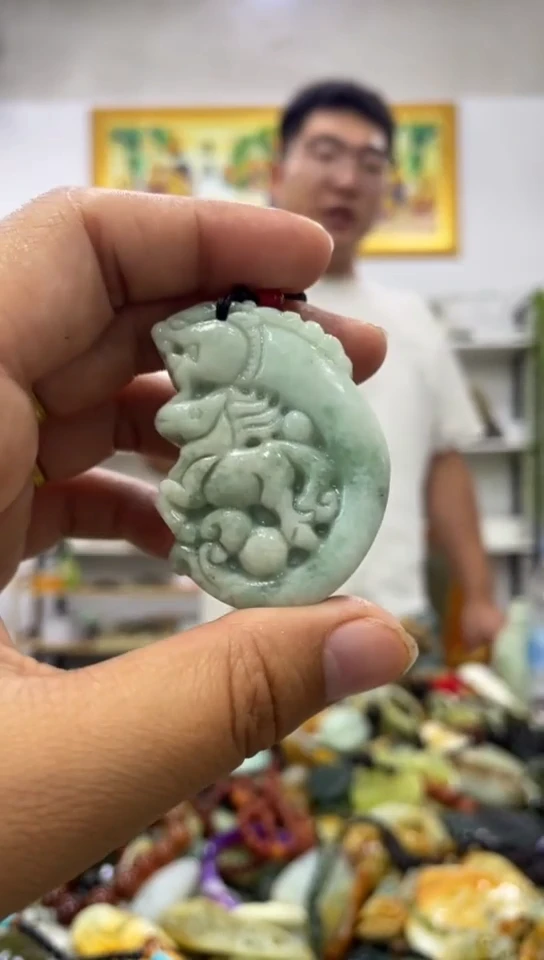 未镶嵌岫玉吊坠