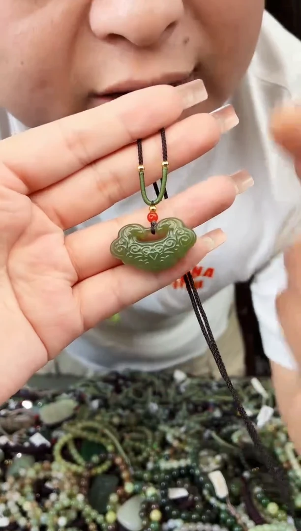 和田玉未镶嵌颈饰拍一发一