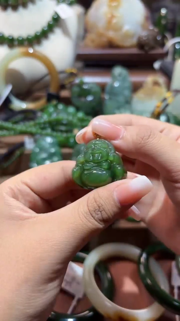 颈饰18K金镶嵌和田玉（碧玉）1